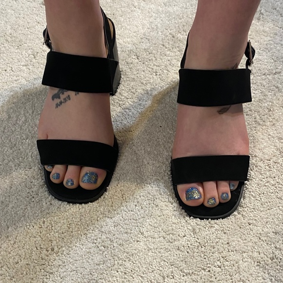 Black wedge heels - Picture 1 of 2